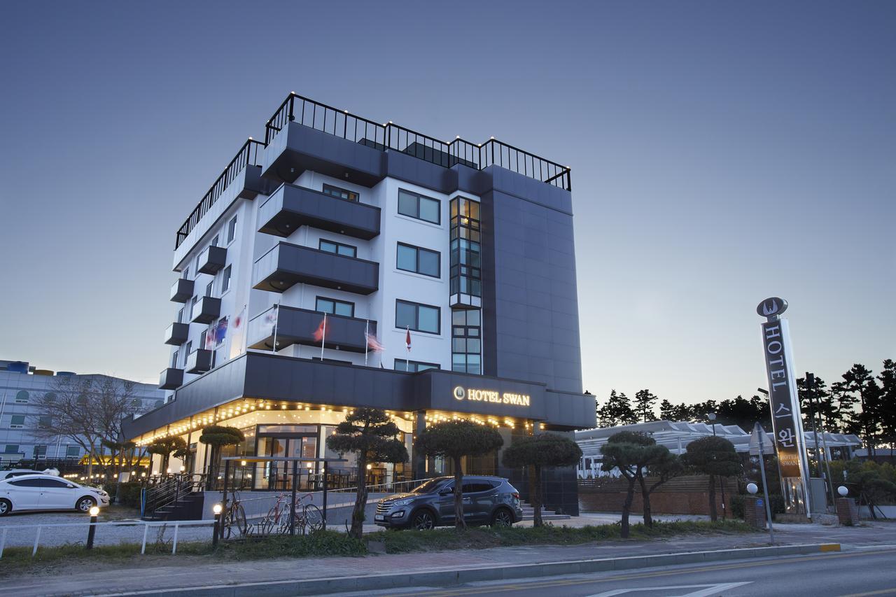 Hotel Swan Gangneung Bagian luar foto