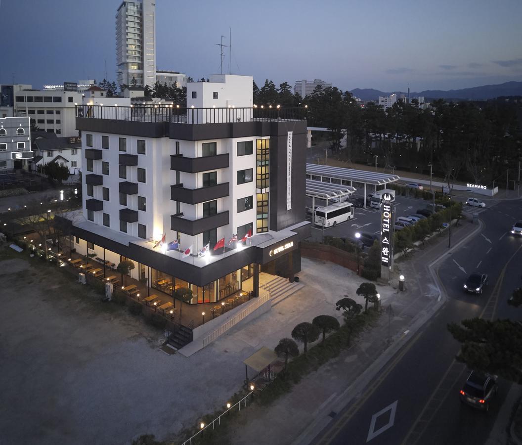 Hotel Swan Gangneung Bagian luar foto